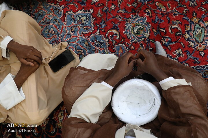 مراسم عمامه گذاری طلاب در روز میلاد پیامبر اسلام(ص) و امام جعفر صادق(ع)