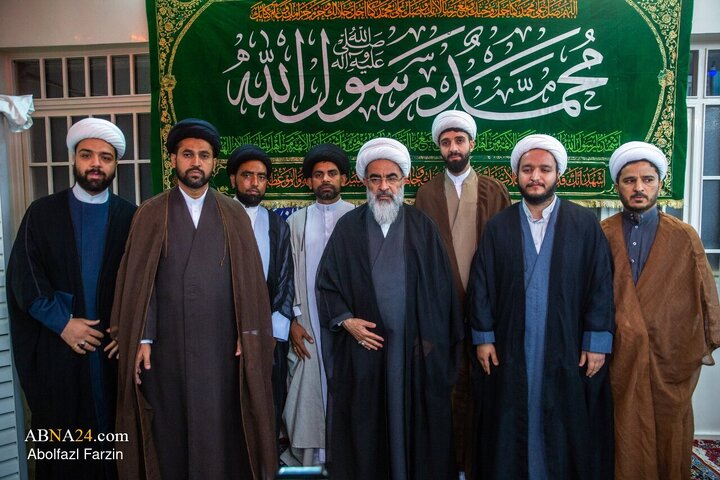 مراسم عمامه گذاری طلاب در روز میلاد پیامبر اسلام(ص) و امام جعفر صادق(ع)