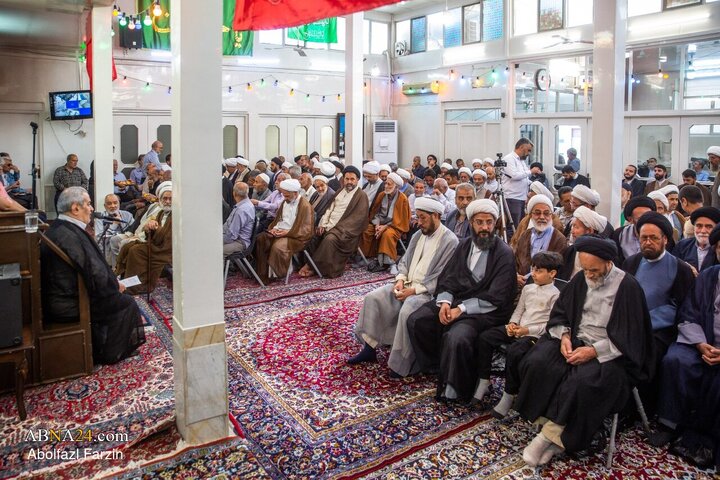 مراسم عمامه گذاری طلاب در روز میلاد پیامبر اسلام(ص) و امام جعفر صادق(ع)