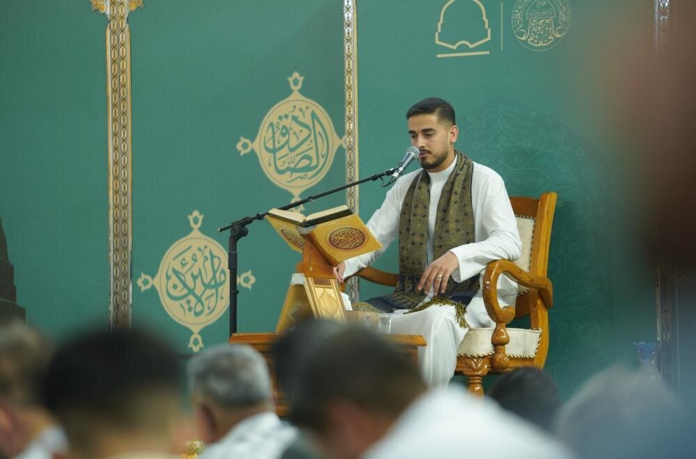 Foto / Alevî Türbesi (el-Atabe el-Aleviyye), ‘Sadıkeyn Haftası’ etkinlikleri kapsamında kutsal avluda  Kur’an merasimi düzenliyor