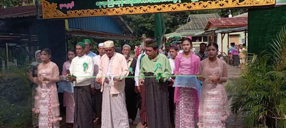 ပုသိမ်မြို့ ဘုရားကြီးကုန်းဒါရ်ဂါဝင်း၌ ၁၅၀၁ နှစ်မြောက် ယောင်မွန်နဗီ(ဆွ) နေ့ အခမ်းအနား စည်ကား သိုက်မြိုက် စွာ ကျင်းပ ။ ။ Photos