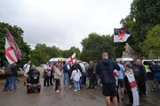 لندن میں دائیں بازو کی انتہا پسند ریلی ناکام؛ ’شریعت نامنظور‘ مارچ میں چند درجن افراد شریک