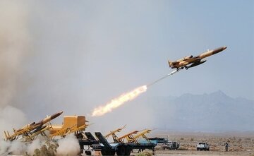 الجيش الإيراني يقصف مواقع للقوات الامريكية في قاعدة "المنهاد" بالإمارات