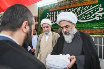 Peyğəmbərin və İmam Sadiqin milad Bayramında Ayətullah Fazil Lənkərani din tələbələrini əmmamə ilə təltif etdi \ Foto
