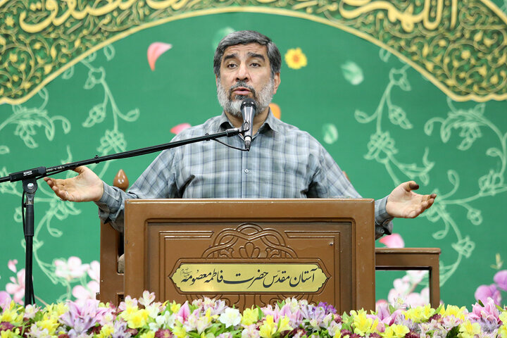 بزرگداشت دولتمردان شهید در حرم مطهر بانوی کرامت