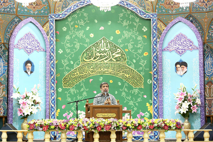 بزرگداشت دولتمردان شهید در حرم مطهر بانوی کرامت