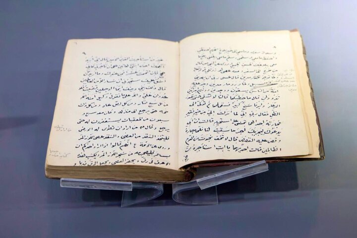 تقرير مصور/ استعراض نماذج فقهية وحديثية ومخطوطًا من القرن الأول الهجري