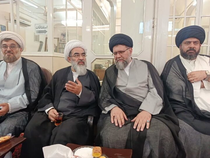 Peyğəmbərin və İmam Sadiqin milad Bayramında Ayətullah Fazil Lənkərani din tələbələrini əmmamə ilə təltif etdi \ Foto