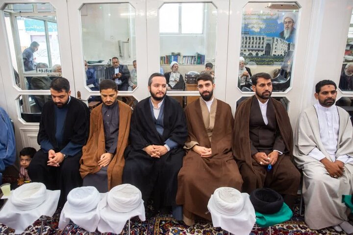 Peyğəmbərin və İmam Sadiqin milad Bayramında Ayətullah Fazil Lənkərani din tələbələrini əmmamə ilə təltif etdi \ Foto