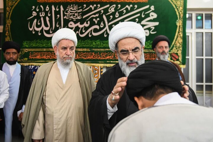 Peyğəmbərin və İmam Sadiqin milad Bayramında Ayətullah Fazil Lənkərani din tələbələrini əmmamə ilə təltif etdi \ Foto