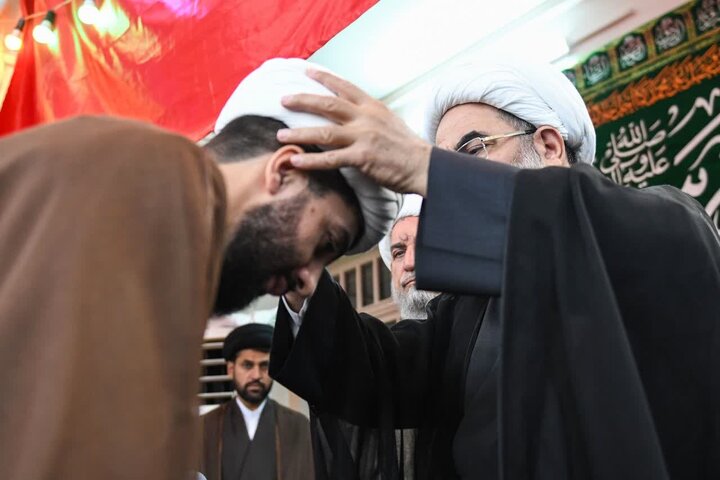 Peyğəmbərin və İmam Sadiqin milad Bayramında Ayətullah Fazil Lənkərani din tələbələrini əmmamə ilə təltif etdi \ Foto