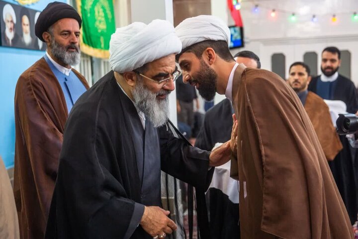 Peyğəmbərin və İmam Sadiqin milad Bayramında Ayətullah Fazil Lənkərani din tələbələrini əmmamə ilə təltif etdi \ Foto