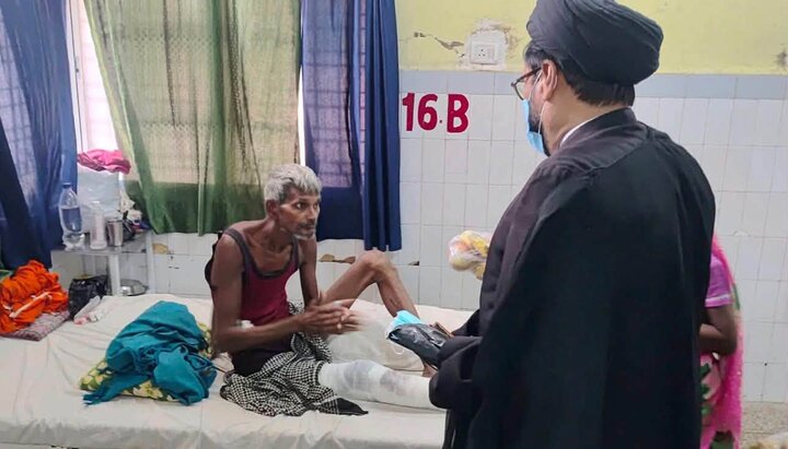 တမန်တော်မြတ် မိုဟမ္မဒ် (ဆွ) ၏ မွေးနေ့ရက်မြတ် မင်္ဂလာ အထိမ်းအမှတ် လူ ၁၅၀၀ ခန့်အား အစားအစာ နှင့် သစ်သီးများ ဝေငှ / အိန္ဒိယ