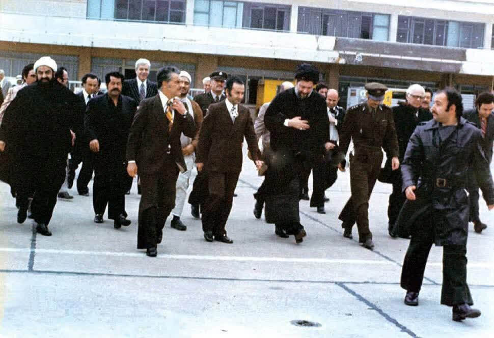 تقرير مصور/ مشهد نادر.. صورة أخيرة للشهيد الإمام "موسى الصدر" قبل مغادرته لمطار بيروت الى ليبيا