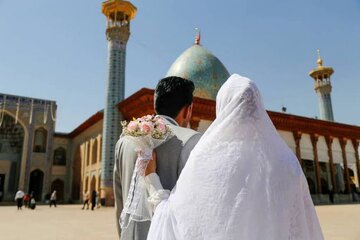 مراسم عقد ازدواج دائم ۲۶ زوج جوان در حرم مطهر شاهچراغ(ع)
