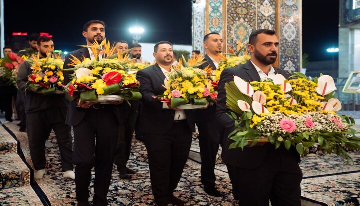 تقرير مصور/ تزيين ضريح الإمام الحسين (ع) باكاليل من الورد بذكرى ولادة الرسول الأعظم (ص) والإمام الصادق (ع)