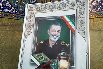 ویدیو | ادای احترام فرماندهان ارتش به شهید سپهبد عبدالرحیم موسوی