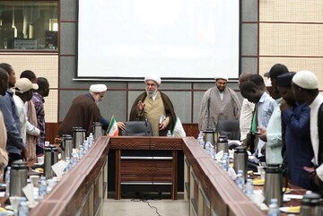دیدار فارغ التحصیلان جامعة المصطفی با دبیرکل مجمع جهانی اهل‌بیت(ع)