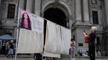 Filadelfia exhibe un sudario con 20 000 nombres de niños de Gaza