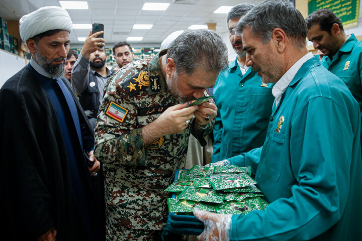 Photos: Commander of Iran Army Air Defense Force visits Imam Reza Holy Shrine