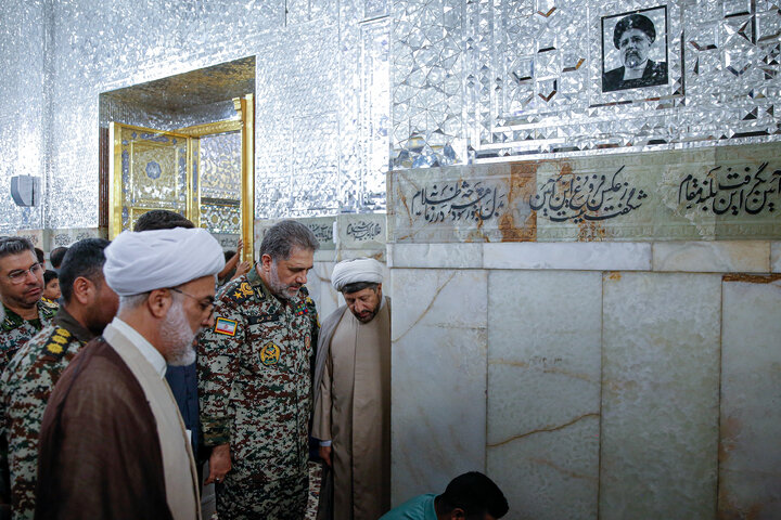 Photos: Commander of Iran Army Air Defense Force visits Imam Reza Holy Shrine