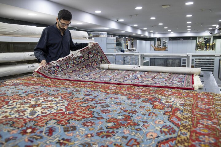 تقرير مصور/ أعمال إدامة منسوجاته المتحفية في العتبة العباسية المقدسة
