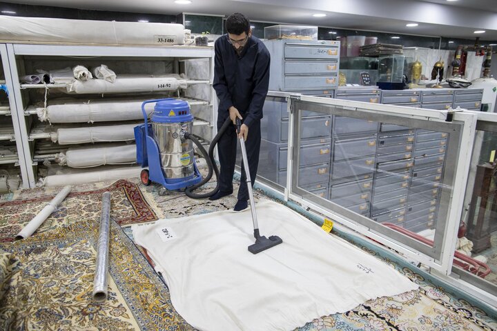 تقرير مصور/ أعمال إدامة منسوجاته المتحفية في العتبة العباسية المقدسة