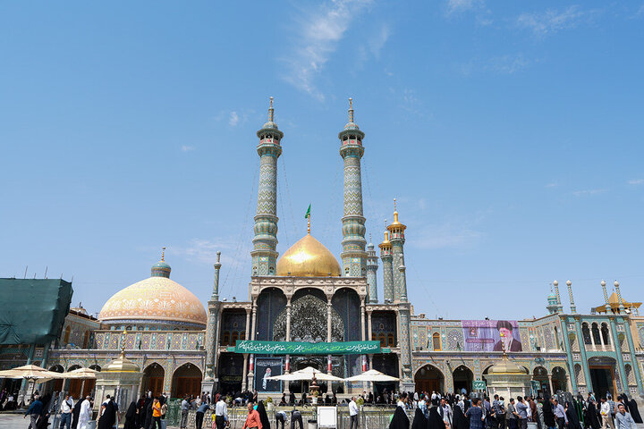 Informe fotográfico | El Santuario de la Excelencia Fátima Masuma con motivo del nacimiento del Profeta Muhammad (P) y del Imam Sadiq (PB)
