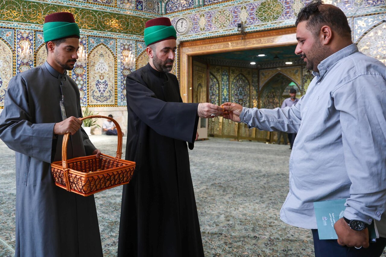 Sayed Servants' Division of Al-Abbas Shrine distribute sweets