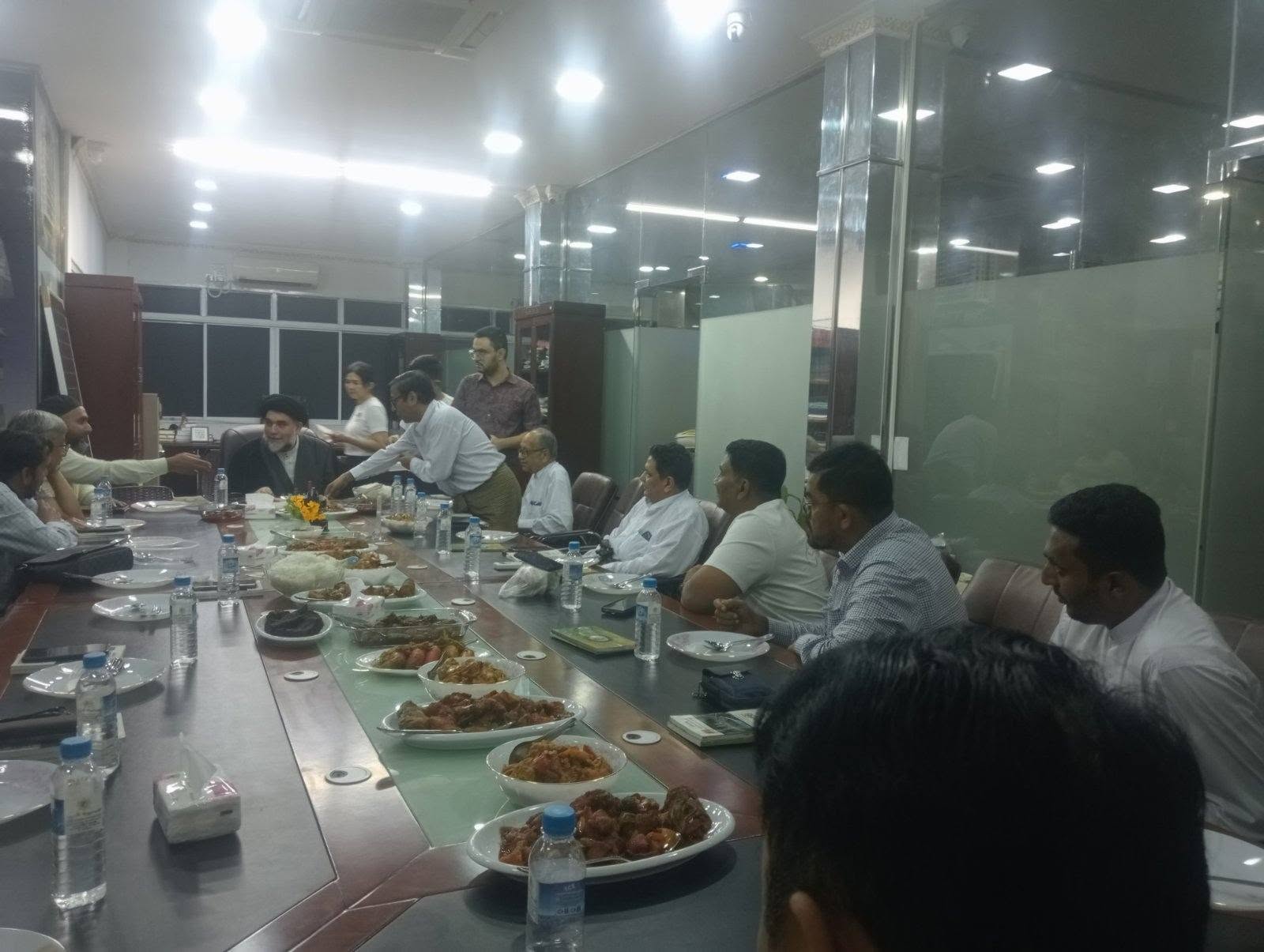 အီရန်ကိုယ်စားလှယ်တော် နှင့် အစ္စလာမ်သာသနာရေးရာကောင်စီမှ လူကြီးများ ညစာစားပွဲပြုလုပ်  ။ ။ Photos