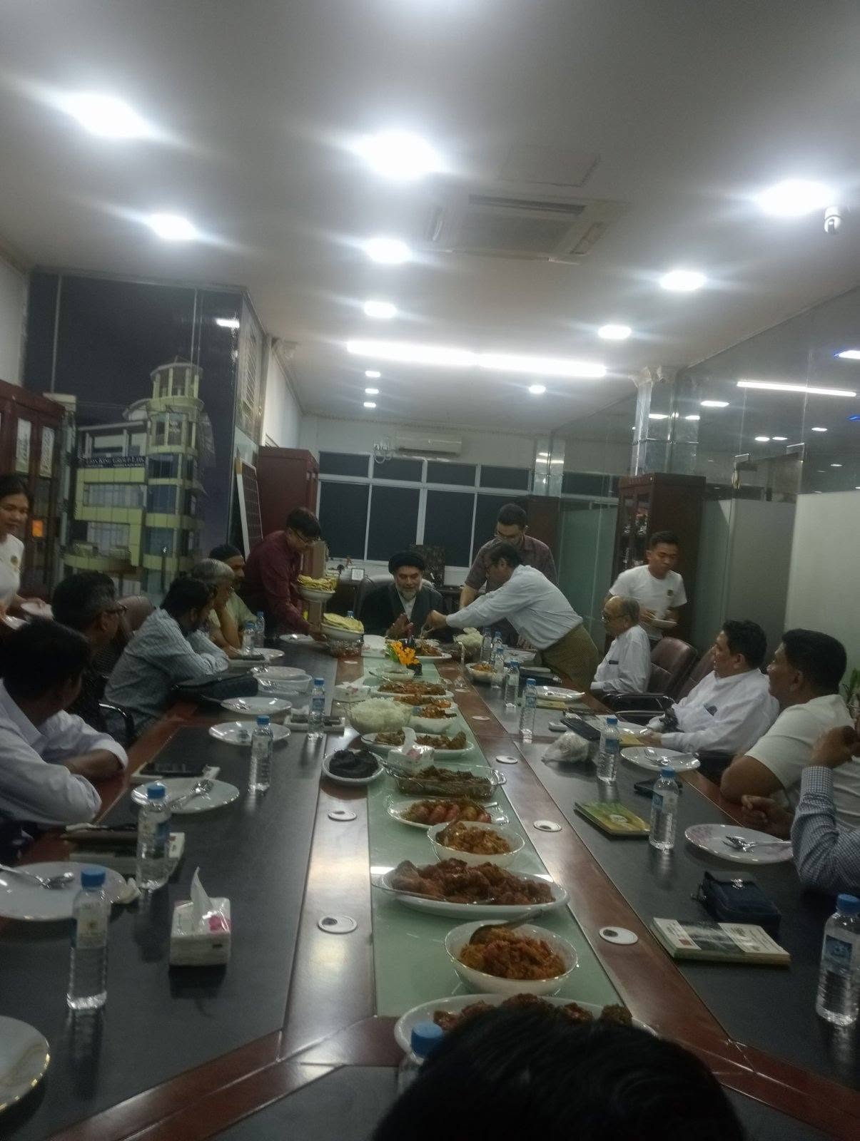 အီရန်ကိုယ်စားလှယ်တော် နှင့် အစ္စလာမ်သာသနာရေးရာကောင်စီမှ လူကြီးများ ညစာစားပွဲပြုလုပ် ။ ။ Photos