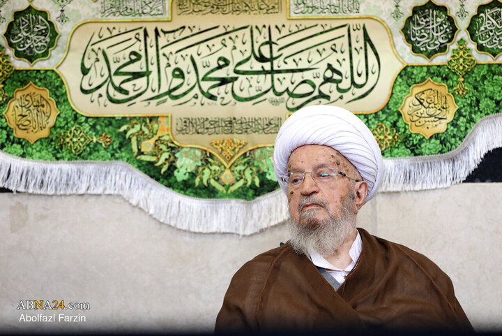تقرير مصور/ تقليد العمامة لطلاب الحوزات العلمية بمناسبة المولد النبوي الشريف بمدينة قم