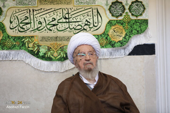 تقرير مصور/ تقليد العمامة لطلاب الحوزات العلمية بمناسبة المولد النبوي الشريف بمدينة قم