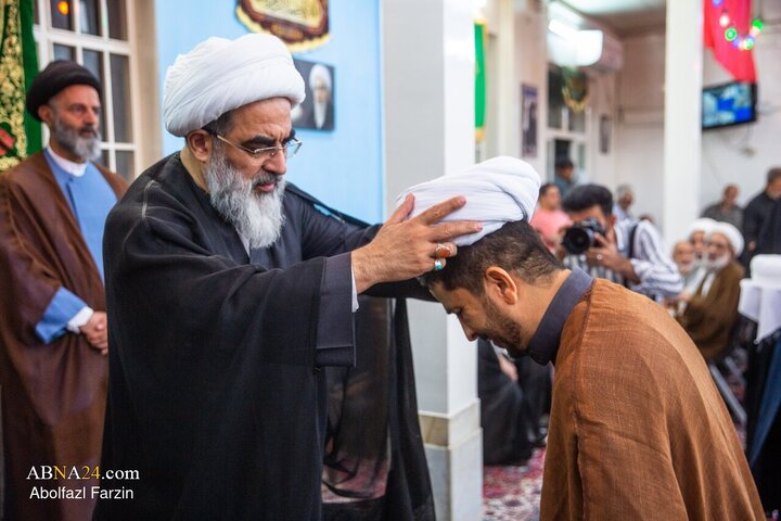 تقرير مصور/ تقليد العمامة لطلاب الحوزات العلمية بمناسبة المولد النبوي الشريف بمدينة قم