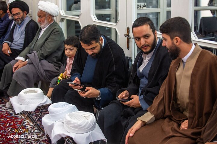 تقرير مصور/ تقليد العمامة لطلاب الحوزات العلمية بمناسبة المولد النبوي الشريف بمدينة قم