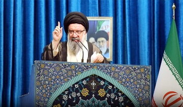 Khatibu wa Swala ya Ijumaa Tehran: Iran Haitasalimu Amri Kamwe; Ushindi Dhidi ya Adui katika Vita vya Kiuchumi Unahitaji Jihadi na Kujitolea