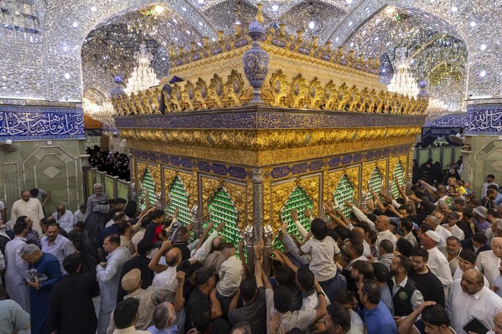 تقرير مصور/ أجواء ليلة الجمعة عند مرقد أبي الفضل العباس (عليه السلام)