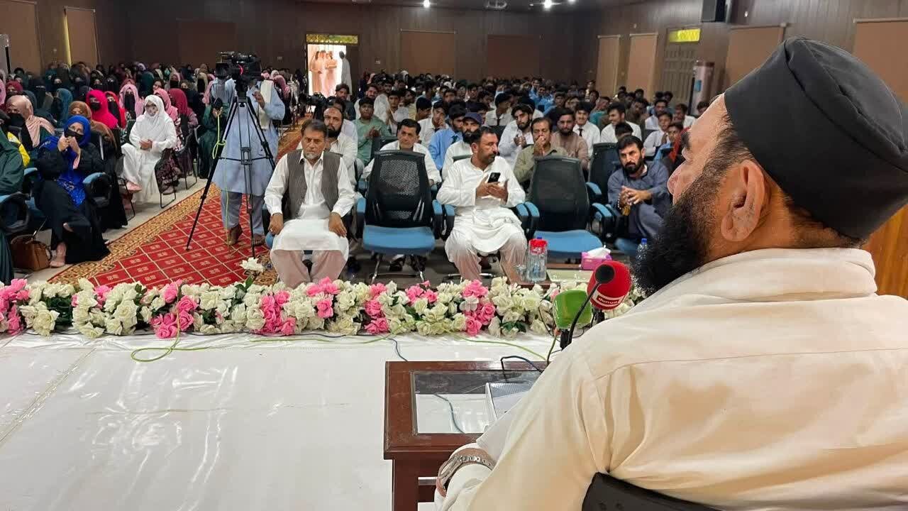 جشن باشکوه میلاد پیامبر اکرم(ص) در مؤسسه الفجر میانوالی پاکستان برگزار شد