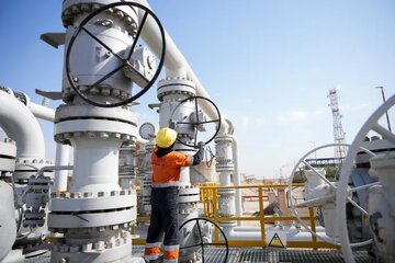 صف‌های بنزین در بغداد؛ بحران سوخت در دومین تولیدکننده بزرگ اوپک