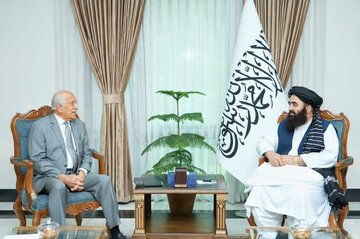 متقی و خلیل‌زاد درباره گسترش روابط افغانستان و آمریکا گفت‌وگو کردند