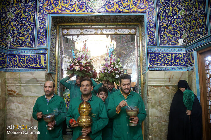 گل‌آرایی ضریح مطهر حضرت معصومه(س) در سالروز ورود بانوی کرامت به قم