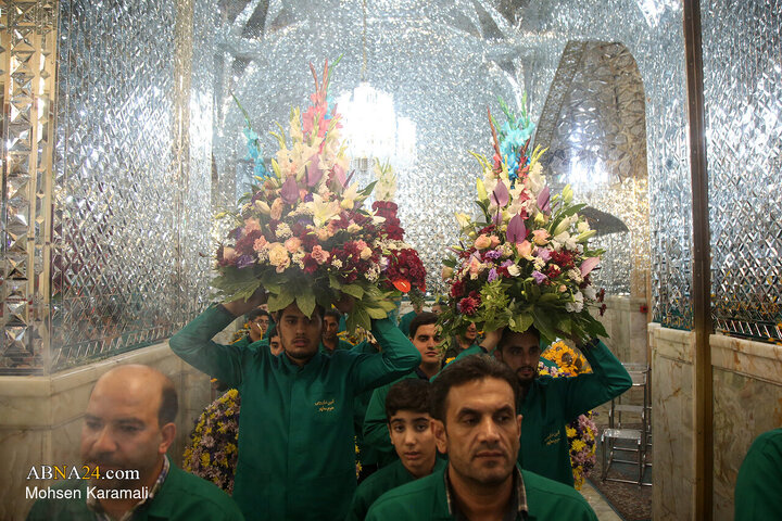 گل‌آرایی ضریح مطهر حضرت معصومه(س) در سالروز ورود بانوی کرامت به قم