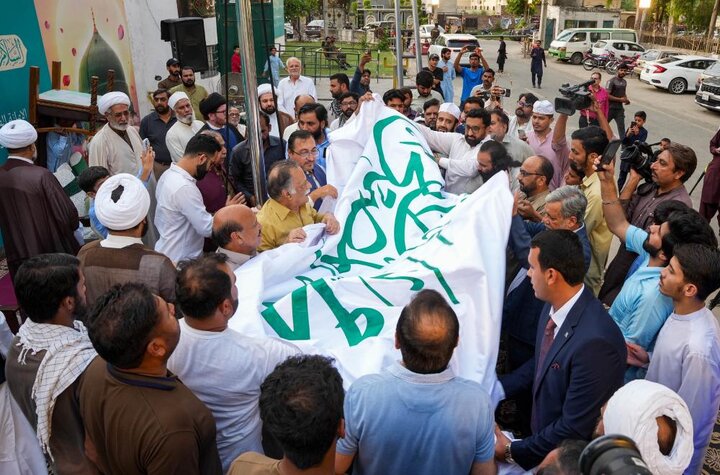 تقرير مصور/ بمناسبة ذكرى ولادة الصادقَين... لاهور تشهد رفع راية النبي (ص) بحضور وفد العتبة العلوية