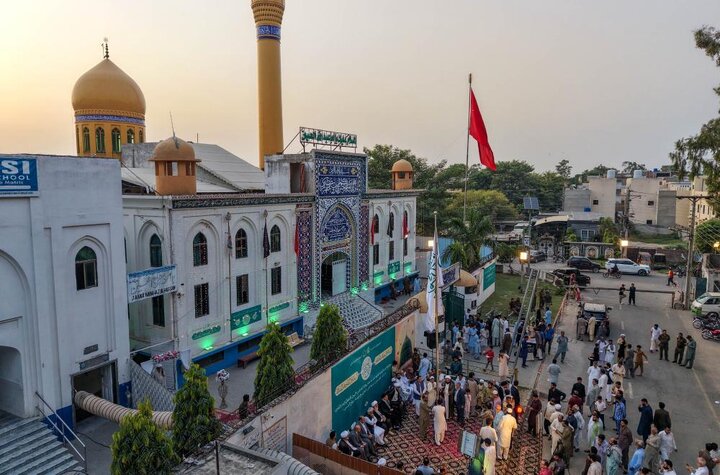 تقرير مصور/ بمناسبة ذكرى ولادة الصادقَين... لاهور تشهد رفع راية النبي (ص) بحضور وفد العتبة العلوية