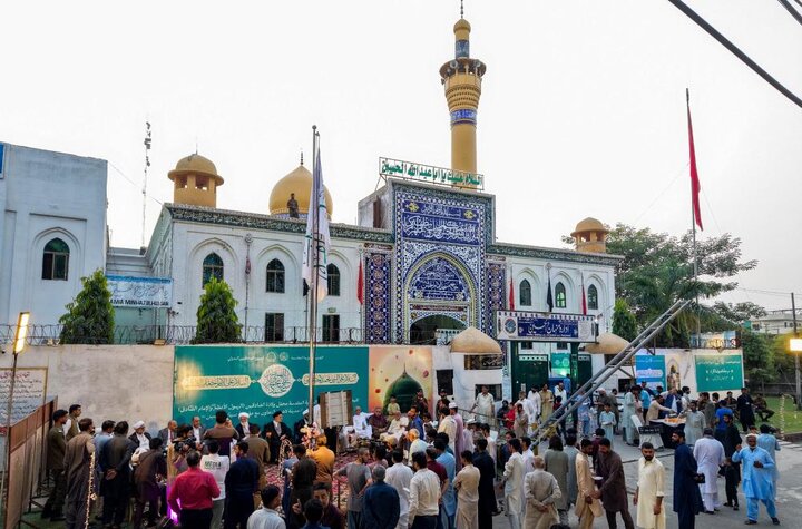 تقرير مصور/ بمناسبة ذكرى ولادة الصادقَين... لاهور تشهد رفع راية النبي (ص) بحضور وفد العتبة العلوية
