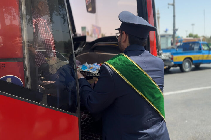 استقبال سفیران کریمه اهل بیت(س) از مسافران قم در سالروز ورود بانوی کرامت به این شهر