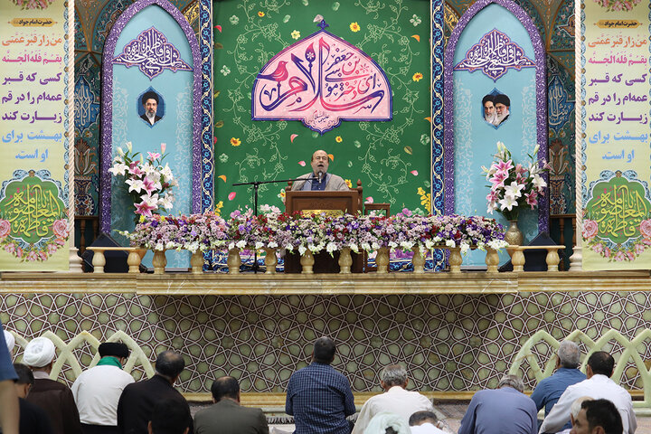 جشن ظهر سالروز ورود بانوی کرامت به قم در حرم مطهر