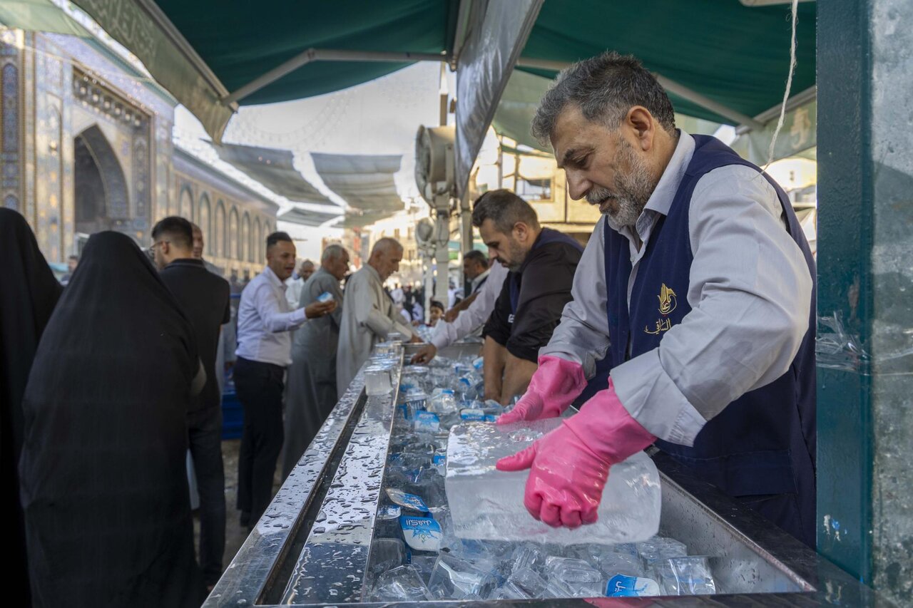 Al-Abbas's (p) Holy Shrine continue to provide services to visitors on Friday eve