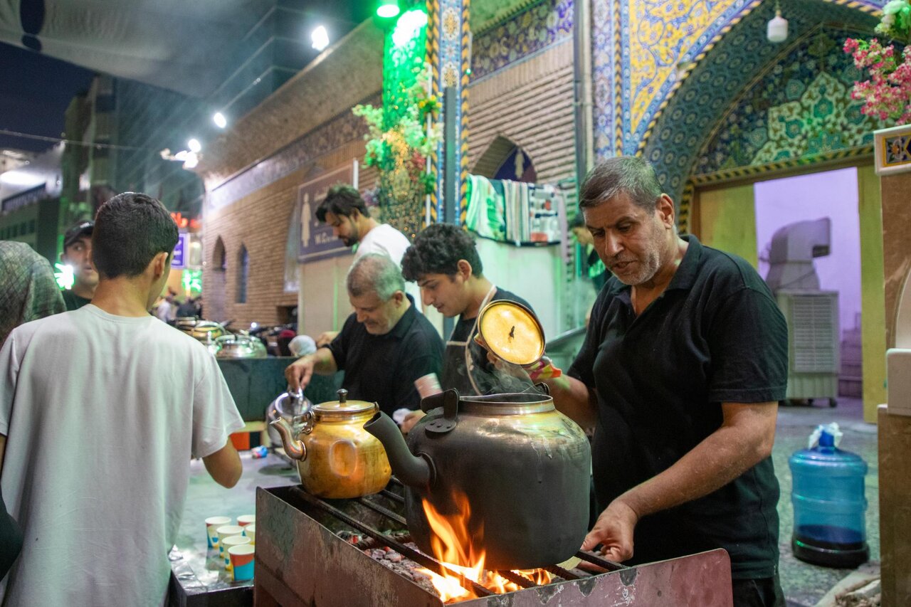 Departments of Al-Abbas Holy Shrine continue to provide services to visitors on Friday eve (+Photos)
