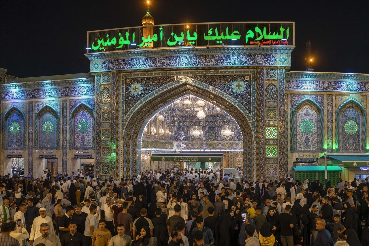 Informe fotográfico | Creyentes conmemoran la víspera del viernes en el Santuario de Aba al-Fadl al-Abbas (P)